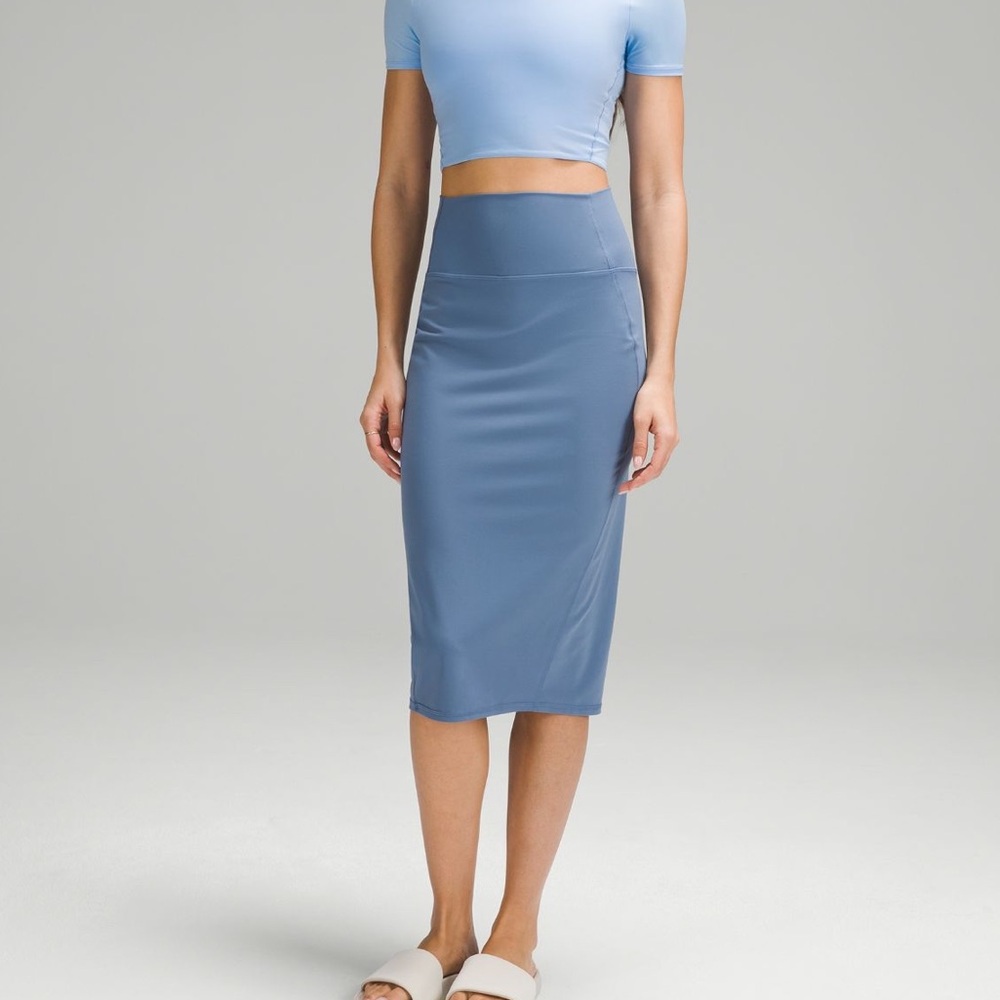 Lululemon nulu slim fit HR SKIRT NWT! Size 6 - Picture 11 of 15